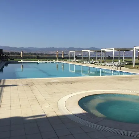 Aphrodite Beachfront Апартаменты