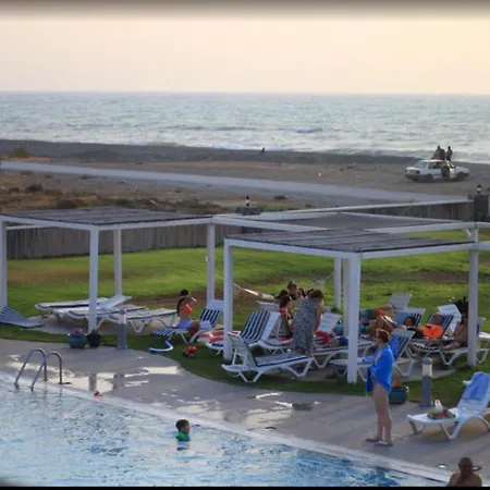 Aphrodite Beachfront Апартаменты