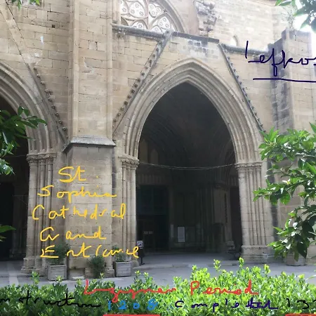 Aphrodite Beachfront Apartmán *