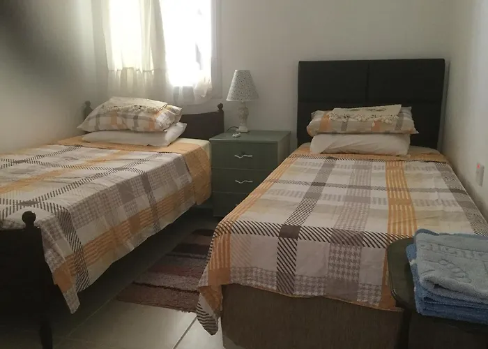 Aphrodite Beachfront דירה