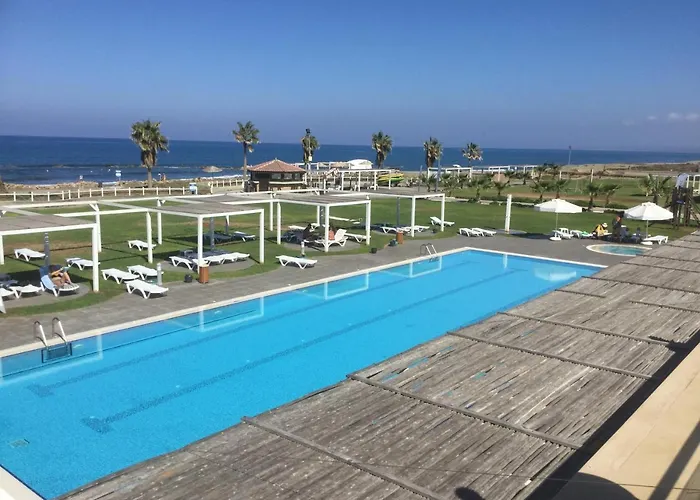 Aphrodite Beachfront דירה *