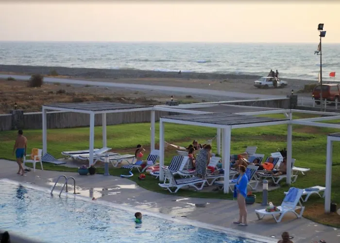 Aphrodite Beachfront דירה